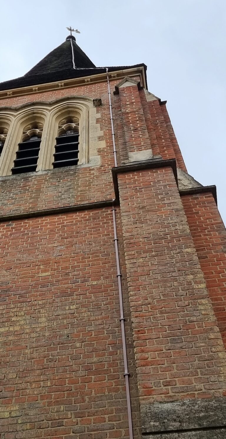 Installation of an additional steeple conductor